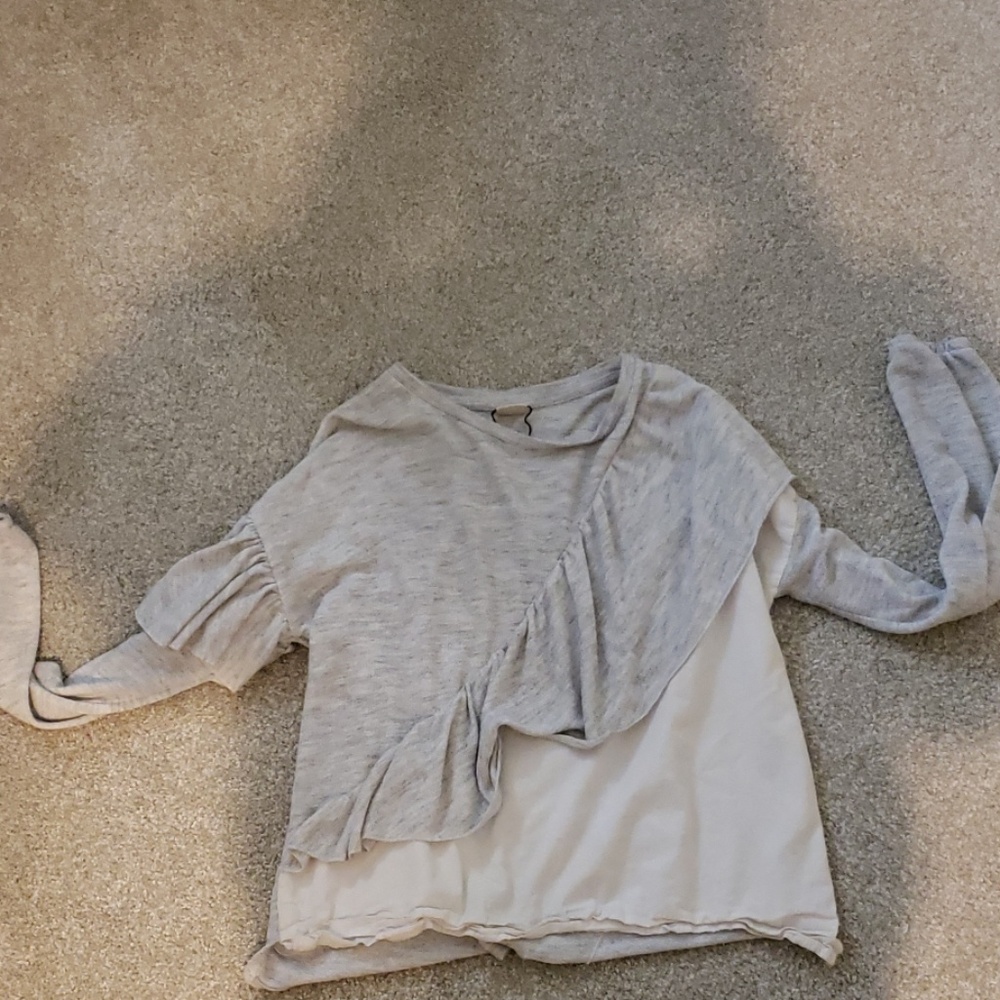 Grey/white shirt
